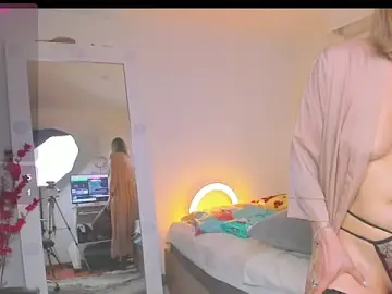 Stripchat Best Webcam of SharonVelvet