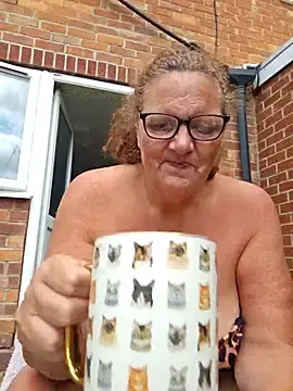 Stripchat Free Porn Cam of MissQueenBeex