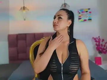 Stripchat Sex Cam of ValentinaJaramilloo