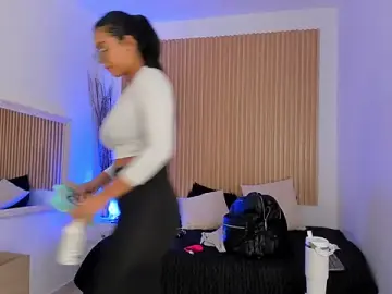 Stripchat Free Live Porn of GenesisRuiz