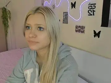 Stripchat Sex Cam of MidnightPoise