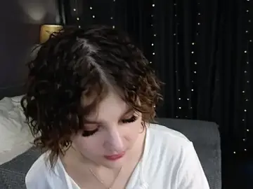 Stripchat Free Porn Cam of Kira__Fluffy