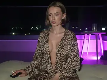 Stripchat Sex Cam of HotBella-