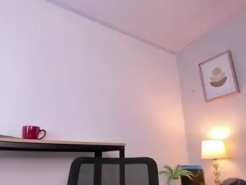 Stripchat Free Live Porn of Caroline_dh