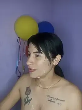 Stripchat Live Sex Cam of laurahotdirty
