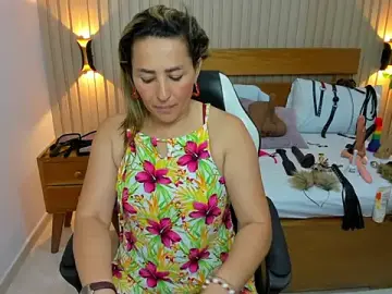 Stripchat Sex Cam of luciana_ballesteros_
