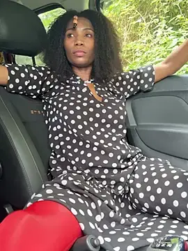 Stripchat Sex Cam of ShantelSexyYoungMilfie