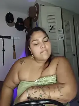 Stripchat Sex Cam of kendra_lil_evill