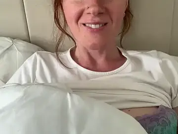 Stripchat Live Sex Cam of redheadrosie69