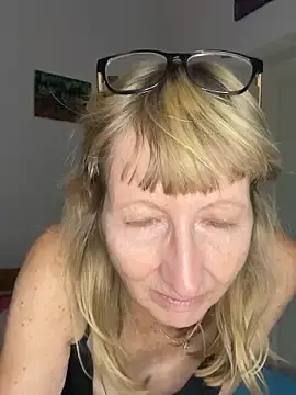Stripchat Sex Cam of MatureKim