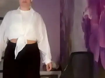 Stripchat Live Sex of RaeannRoewe