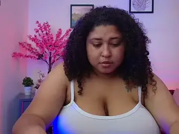 Stripchat Live Sex Cam of Ayliinn_
