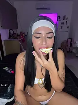 Stripchat Live Sex Cam of sweetbrunette22