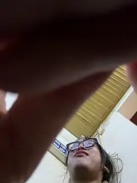 Stripchat Live Sex Cam of Emmiuuuu03