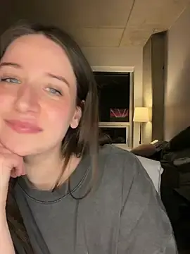 Stripchat Live Sex Cam of nerdynina