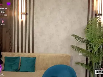 Stripchat Live Sex of Holl1Would