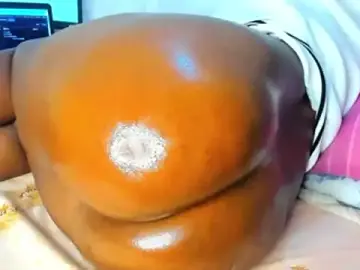 Stripchat Live Sex Cam of bigass_cutie