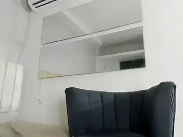 Stripchat Sex Cam of Hilary_caicedo