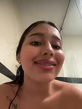 Stripchat Free Porn Cam of BELLA_GAITAN_