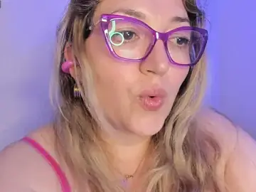 Stripchat Sex Cam of Naty_Mature_