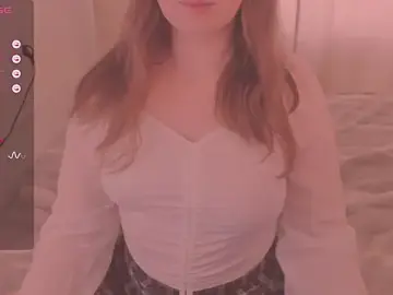 Stripchat Free Porn Cam of kira_lm
