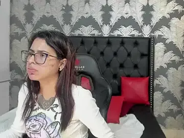 Stripchat Adult Webcam of Emily_Lopera