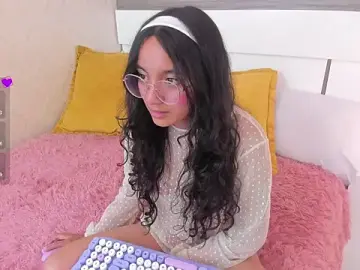 Stripchat Best live sex cam show of Emilyblussh