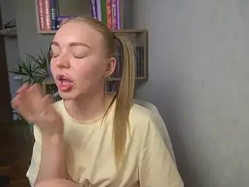 Stripchat Sex Cam of Emilyemmi