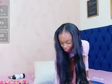Stripchat Sex Cam of littleebonymommy