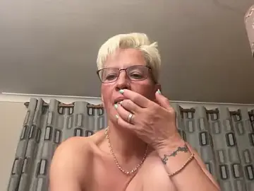 Stripchat Free Porn Cam of JennyHazel1