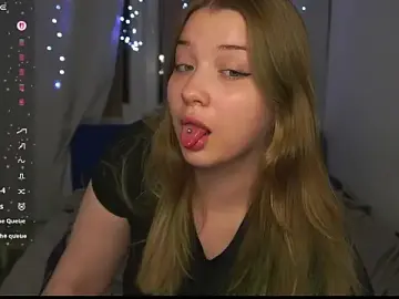 Stripchat Sex Cam of CuteSharloti