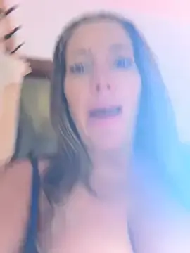 Stripchat Free Porn Cam of hollyharmd