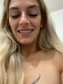 Stripchat Best live sex cam show of Bellalolahot