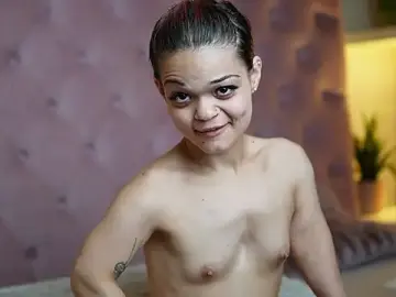 Stripchat Sex Cam of MaiaMini