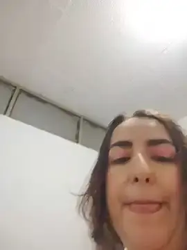 Stripchat Free Porn Cam of rosahills