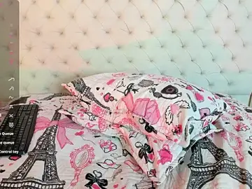 Stripchat Sex Cam of kiity_horny_