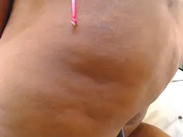 Stripchat Adult Webcam of ROYALASS25