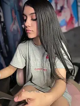 Stripchat Adult Webcam of Nicolle_Quiintero