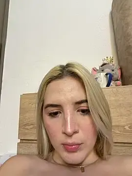 Stripchat Sex Cam of Maia_Collins
