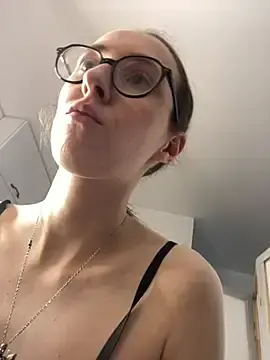 Stripchat Nude Webcam of MartiniiSelenna