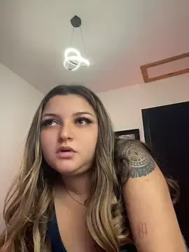 Stripchat Watch Live Sex Cams of SweetFoxEyes_