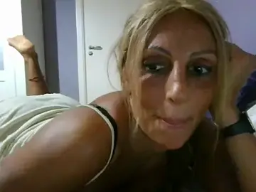 Stripchat Watch Live Sex Cams of cari_guerrera