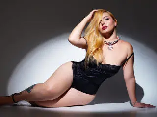 Xlovecam Adult Webcam of RoxannEmilss