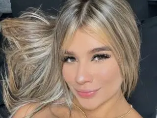 Xlovecam Sex Cam of SashaPolet