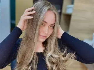 Xlovecam Live Porn of MelanieCutes
