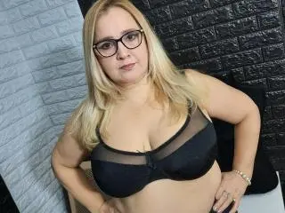 Xlovecam Sex Chat of BelaBusty