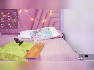 Xlovecam Adult Webcam of SkinnySamantha