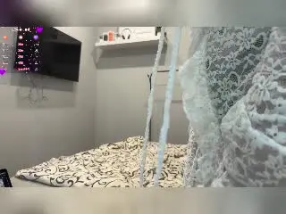 Xlovecam Live Sex Cam of ErinMarrujo