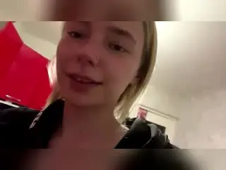 Xlovecam Free Porn Cam of AdrieneDegennaro